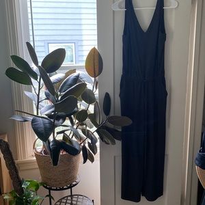 Old Navy athletic jumper